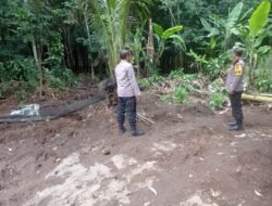 Tanggul Jebol di Dusun Pulerejo, Kapolsek Tinjau Lokasi Antisipasi Banjir Susulan