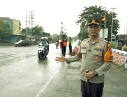 Pastikan Kelancaran Mudik Lebaran, Kapolres Mojokerto Kota Turun Langsung Pimpin Pengaturan Arus Lalu Lintas
