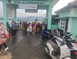 Polres Gresik Berikan Layanan Prima Bagi Warga Bawean di Pelabuhan Sangkapura