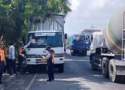Diduga Tak Pernah Ditilang, Truk Ukuran Besar Kembali Parkir Sembarang di Jalan Cargo