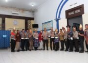 Hari Kartini, Polwan Polres Kediri Kota Memakai Pakaian Adat Saat Layani Pemohon SIM