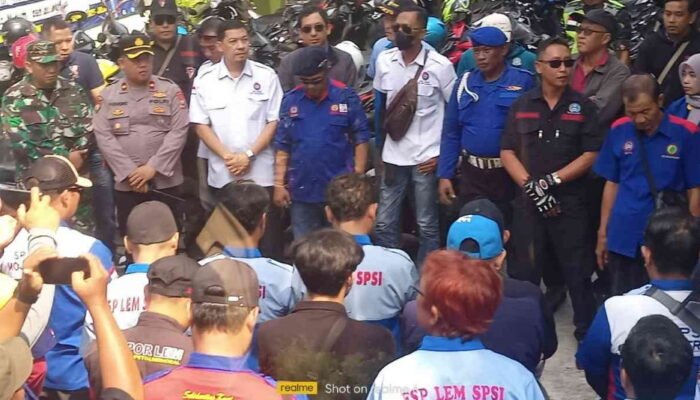 Peringati Hari Buruh, Ketua KSPSI Mojokerto Suwandy Firdaus Berangkatkan Ribuan Buruh Ke Kantor Gubernur Jatim