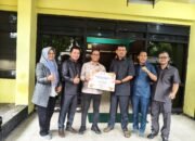 Ahmad Labib Salurkan Hewan Kurban Ke DPD Partai Golkar Gresik