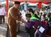Tunaikan Rukun Islam Kelima, Wabup Alif Lepas Keberangkatan 260 Jamaah Calon Haji Gresik