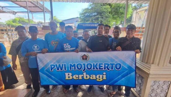 Jumat Berkah, PWI Mojokerto dan Warung Berkah SYD Tebar Kebaikan di Jalanan