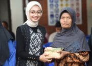 Distribusi Daging Kurban Dengan Besek dan Daun Jati, Mbak Wali : Upaya Jaga Kelestarian Lingkungan