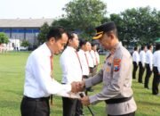 Polres Madiun Beri Penghargaan kepada 17 Personel Berprestasi