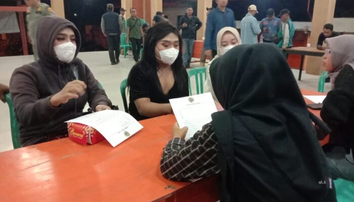 Satpol PP Mojokerto Amankan Dua Waria Saat Patroli Ketertiban di Mlirip