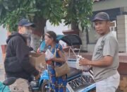 Kegiatan Rutin Jum’at Berkah, PWI Mojokerto Bagikan Nasi Bungkus Bagi Abang Becak