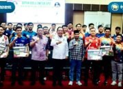 Cik Ujang Serahkan Bonus Pencetak Goal Piala Gubernur Antar OPD Dilingkungan Pemprov Sumsel
