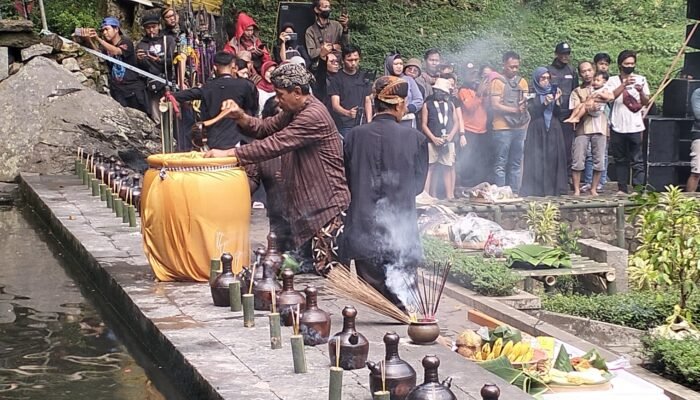 Ruwat Agung Petirtaan Jolotundo, Harmoni Sakral di Lereng Gunung Penanggungan