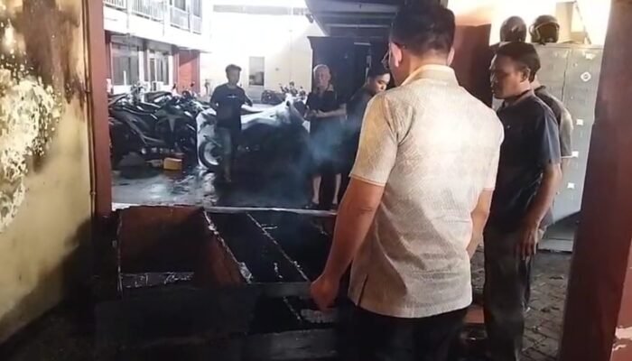 Unit AC Meledak, Kantor PUPR Kota Mojokerto Dilalap Api