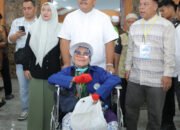 Bupati Asahan Jemput 2 Jemaah Haji yang Sakit di Embarkasi Medan