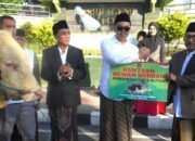 Momen Idul Adha, Wali Kota Blitar Serahkan Hewan Korban kepada Takmir Masjid