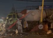 Truk Molen Rem Blong, Tabrak Pemotor dan Seruduk Patung Ganesha di Kubutambahan