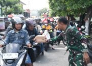 Jumat Berkah, Aksi Berbagi Sedekah Prajurit Kodim 0815 Sapa Warga Kota Mojokerto