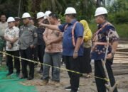 Bupati Asahan Tinjau Pengerjaan Jalan Longsor di Kecamatan BP Mandoge