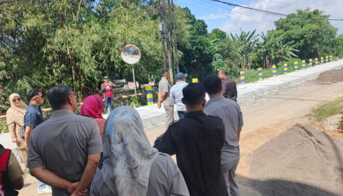 Komisi III DPRD Mojokerto Sidak Proyek Jalan, Tekankan Kualitas dan Percepatan Pekerjaan