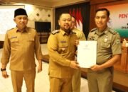 Apresiasi Dedikasi dan Disiplin Kerja, Bupati Gresik Serahkan SK Kenaikan Pangkat 414 ASN
