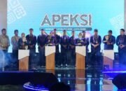 Kepala Daerah dan Ketua TP PKK Komisariat Wilayah IV APEKSI Kenakan Pakaian Khas Kota Kediri