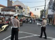 Sosialisasi Tertib Berlalu Lintas, Satlantas Bagikan Brosur di Simpang 4 Miji