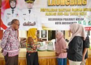 Ribuan Warga Kota Mojokerto Terima Bantuan Beras, Wali Kota Ika Puspitasari Tinjau Penyaluran di Kelurahan Prajuritkulon