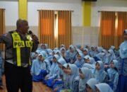 Kanit Lantas Polsek Taman Edukasi Tertib Lalu Lintas dan Anti-Bullying Siswa Baru