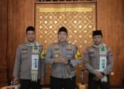 Kapolres Blitar Berikan Apresiasi kepada Anggota Berprestasi, Berangkatkan 2 Personel Umroh