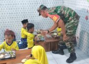 Babinsa Koramil Puri Dampingi Siswa TK Nikmati Sarapan Bergizi di Sumolawang