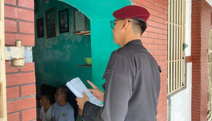 Cegah Gangguan Keamanan, Petugas Lapas Mojokerto Cek Jumlah WBP Jelang Pergantian Tugas