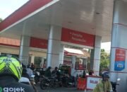 Parah, Puluhan Motor Tangki Besar Bolak Balik Isi Pertalite di SPBU Mahendradatta
