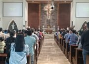 Polsek Krian Pengamanan kegiatan Ibadah Rutin Mingguan di Gereja Santa Monica