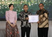 Sekda Gresik Menerima Penghargaan Kategori Nindya Dari KemenPPPA Republik Indonesia