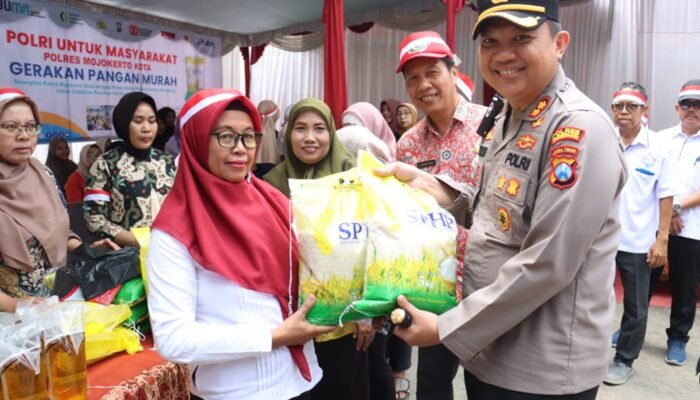 Polres Mojokerto Kota Gelar Operasi Pangan Murah, 3 Ton Beras Ludes dalam Hitungan Jam