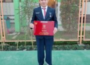 Prestasi Membanggakan, Kepala MTs Al-Muhajirin Purwakarta Terima Tanda Kehormatan Satyalancana Karya Satya dari Presiden RI