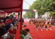 Semarak Gerak Jalan HUT ke-80 RI, Wali Kota Mojokerto Ajak Generasi Muda Hidup Sehat dan Sportif