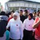 Mbak Wali Dampingi Gubernur Jatim Berangkatkan Jalan Sehat dan Tinjau Pasar Murah