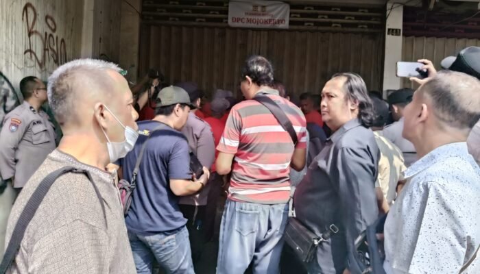 Eksekusi Ruko di Jantung Kota Mojokerto, Pintu Dibongkar Paksa, Pemilik Lama Teriakkan Ketidakadilan