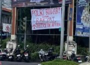 Spanduk Sindir Polisi Bertebaran di Denpasar, Usai Tewasnya Demontrasi Ojol di Jakarta