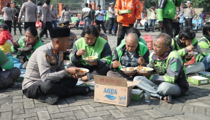 Polres Mojokerto Gelar Doa Bersama dan Baksos, Ojol & Tukang Becak Kenang Almarhum Affan