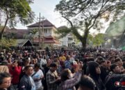 Ribuan Warga Kawal Aksi HMI di DPRD Kota Malang, Situasi Tetap Kondusif
