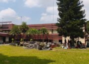 Kediri Berbudaya Gotong Royong Tergerak Terlihat saat Bersama Bersihkan Puing Kerusuhan