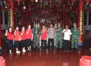 Rawat Warisan Budaya, TNI-Masyarakat Gotong Royong Bersihkan Klenteng Hok Sian Kiong