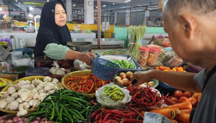 Cuaca dan Permintaan Tinggi, Pedagang di Kediri Mengeluh Harga Cabai Merah Meroket