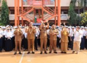 Sebanyak 969 Siswa SMP Negeri 1 Gresik Menerima Paket Program Makan Bergizi Gratis