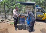 Polisi Tangani Kekeringan di Winongan Pasuruan Sulap Mobil Patroli Jadi Armada Air Bersih