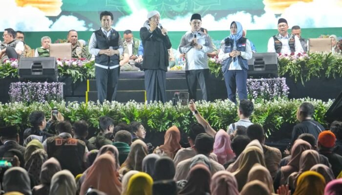 Semarak Malam Puncak PRB 2025 di Mojokerto, Dari Drone Show hingga Tausiah