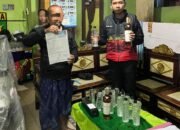 Polres Gresik Amankan Puluhan Botol Arak Bali dan Miras Impor dalam Operasi Tipiring