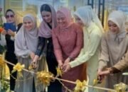 Putri Aziza Hadiri Grand Opening Store Napocut Di Kota Palembang
