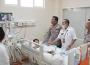 Kapolresta Sidoarjo Jenguk Santri yang Masih dalam Perawatan